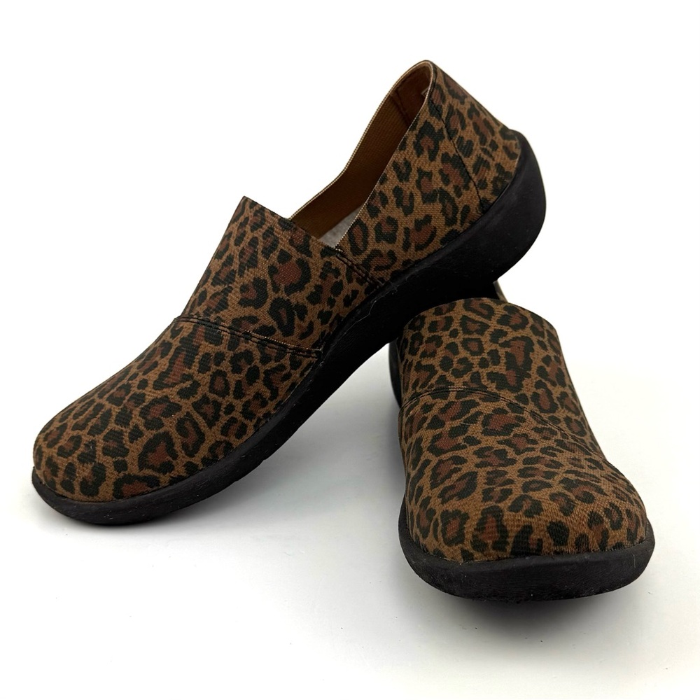Women Clark’s Cloudstepper Leopard Print Flat Loafer Slip on 5